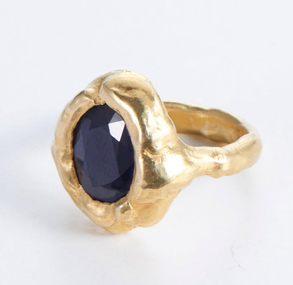 Babylon ring with saphire in 22 ct gold